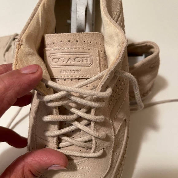 Coach beautiful shoes cream color with gorgeous design. Beautiful, comfy shoes. - Picture 2 of 13